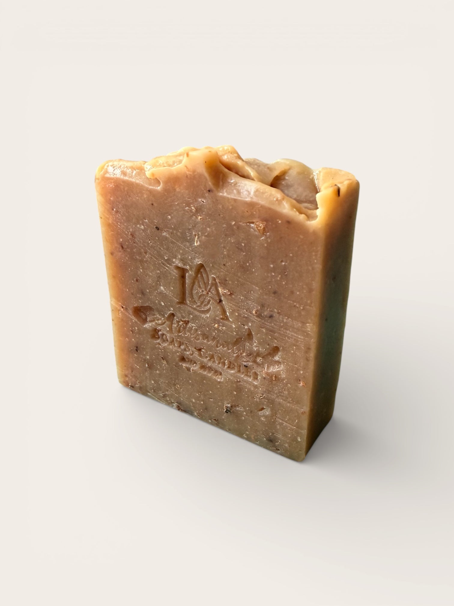 Jabón Artesanal de Coco: Hidratación Profunda y Exfoliación Suave