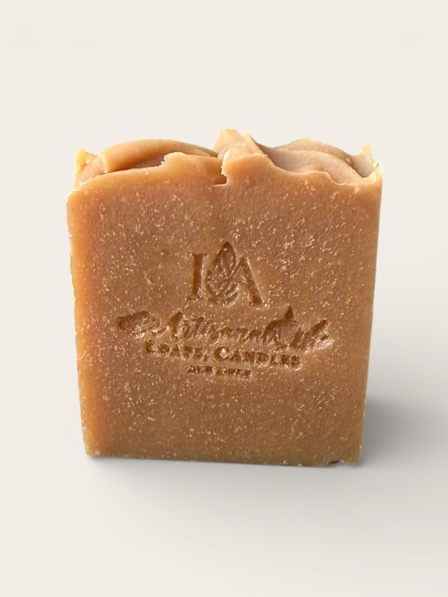 Jabón Artesanal de Coco y Mango con Manjistha: Antienvejecimiento y Control de Manchas