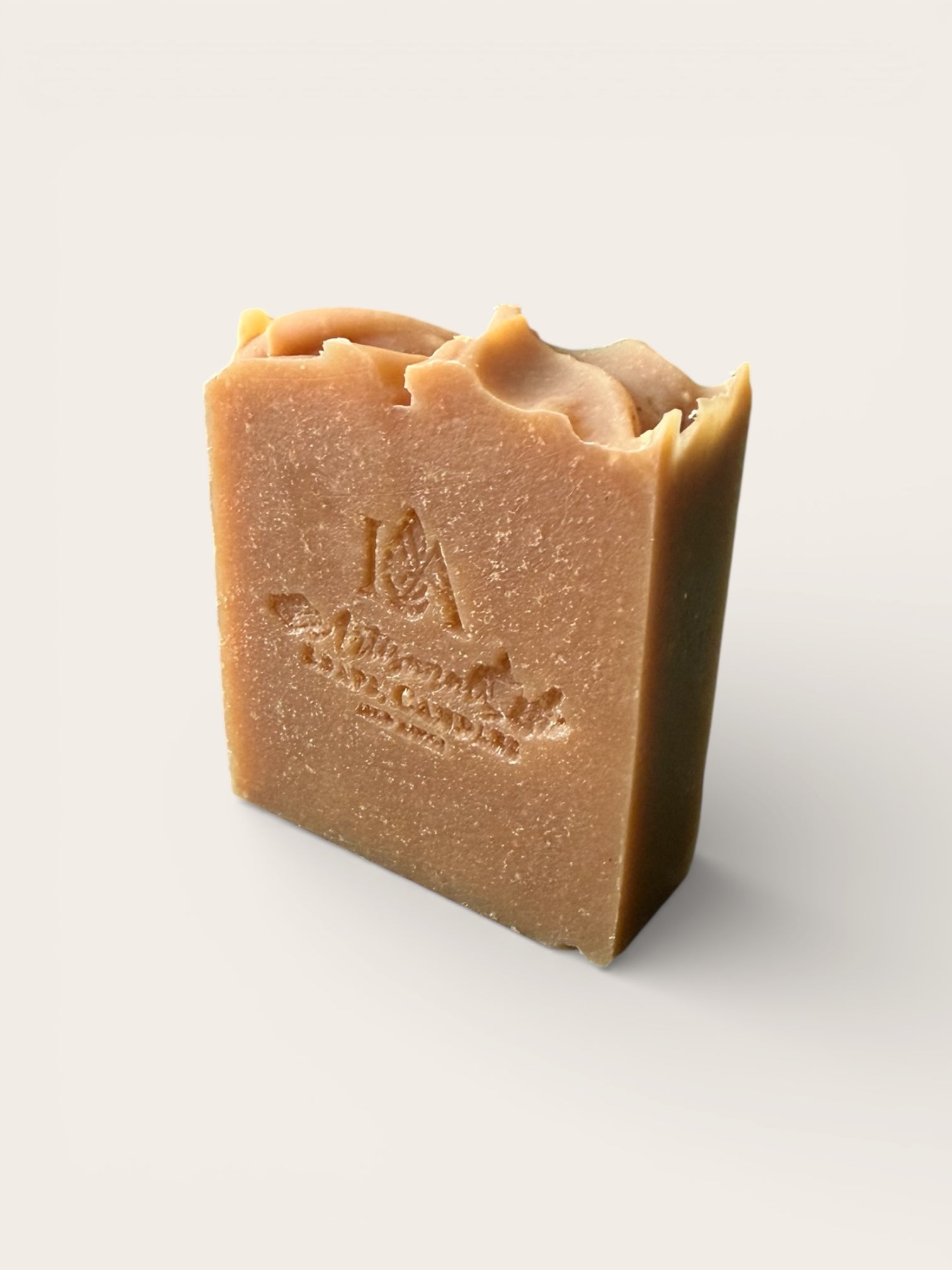 Jabón Artesanal de Coco y Mango con Manjistha: Antienvejecimiento y Control de Manchas